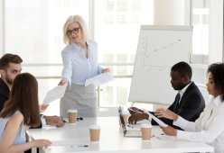 Galateo in ufficio: le regole d’oro per lavorare in armonia