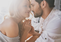 "Boyfriend glow-up": il trend virale di TikTok che divide gli uomini 