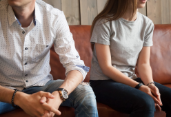 La tattica segreta di chi ottiene tutto senza chiedere: "Dry begging"
