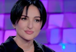 “Verissimo”, Arisa: “Sto vivendo un sentimento, mi fidanzo sempre”