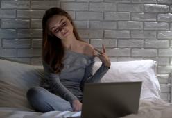 Siti con contenuti per adulti: controllo età obbligatorio dal 12 novembre