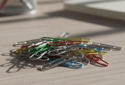 Cos’è il “paperclipping”, quando il tuo ex torna a farsi sentire