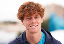 Jannik Sinner eletto miglior tennista ITF 2025: beffa per Alcaraz