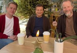 &ldquo;Mamma, ho perso l&rsquo;aereo&rdquo;, la verit&agrave; sulla foto reunion con l&rsquo;IA