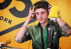 Rkomi racconta "Ossigeno" a 105 Stars: "È un modo per farsi conoscere un po' di più dall'interno"