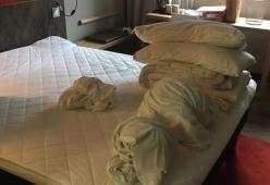 Come lasciate la stanza d’albergo prima di andare via?