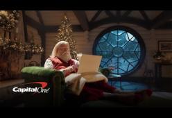 John Travolta è Babbo Natale in uno spot di Natale con Samuel L. Jackson