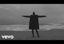 Achille Lauro: guarda il video di "C’est la vie"