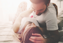 La coppia che dice “no” ai figli: “Facciamo sesso 4 volte a settimana”