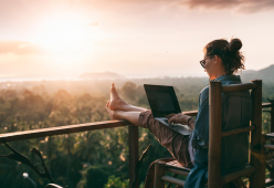 I nomadi digitali si aggirano per il mondo, ecco chi sono e cosa fanno
