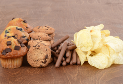 Perché non riusciamo a dire di no a cioccolato e patatine?