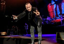 Eros Ramazzotti e il twerk al concerto: il video è virale