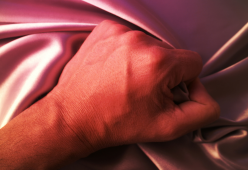 Anche gli uomini fingono l’orgasmo. Ecco perché lo fanno
