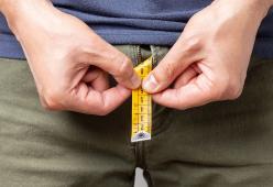Gli uomini esagerano sulla lunghezza del proprio pene: lo studio