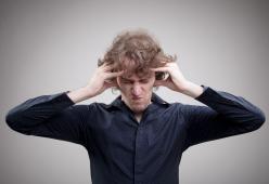 Ansia e stress dal pensare troppo: cos’è l’overthinking