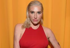 Kesha, problemi dopo il congelamento degli ovuli: “Stavo per morire” 