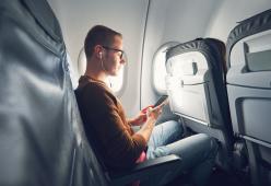 Racconto shock: “Il mio vicino in aereo stava guardando un porno”