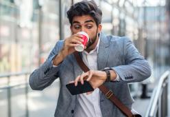 Qual è il “tempo esatto” per lavorare, lavarsi e fare l’amore?