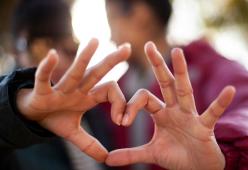 La scienza spiega perché il primo amore non si scorda mai