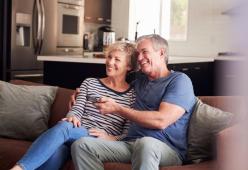 Stanza per russare e film per adulti: l'amore nell'era dei boomer