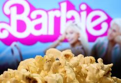 Lui non si veste di rosa per Barbie: lei gli dà buca all’appuntamento