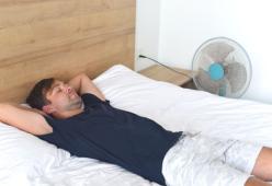 Perché non dovremmo dormire con il ventilatore acceso di notte