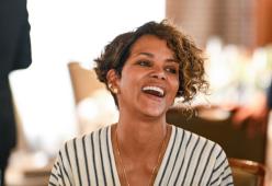 Intervista Halle Berry: 57 anni, menopausa e sentirsi al meglio
