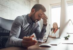 Ansia e depressione sul lavoro: 5 segnali da non sottovalutare