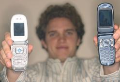 Gen Z, la moda dei vecchi cellulari per disintossicarsi dai social