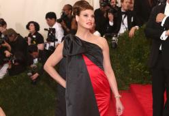 Linda Evangelista e il cancro al seno: “Ho il piede in una fossa”