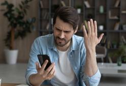 Licenziato per aver lasciato il gruppo WhatsApp di lavoro: la storia