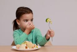 3 alimenti che hanno lo stesso sapore con il naso tappato: lo studio