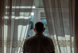 71enne vergine: “Ho costruito un muro anti-donne: ho paura di loro”