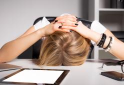 Lavorare troppo può ucciderti: la conferma arriva dalla Scienza