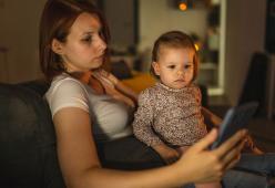 Le mamme social hanno più probabilità di sentirsi cattivi genitori