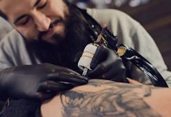 Tatuaggi e personalità: lo studio che svela il significato nascosto
