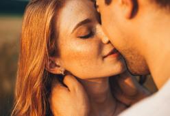 Perché i baci con gli occhi chiusi sono più intensi?