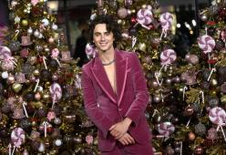Timothée Chalamet sfila a torso nudo alla première di “Wonka”