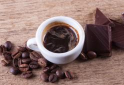 Cioccolatino: lo si mangia prima o dopo aver bevuto il caffè?