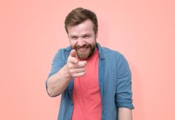 La risata nervosa per contrastare lo stress? I dettagli di uno studio