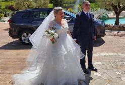 Sposa perde la fede nell'oceano, la ritrova grazie a Facebook