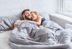 Il modo in cui dormi può influenzare il tuo modo di fare l'amore