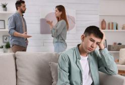 Scopre di non essere figlio del padre biologico dopo il test del DNA