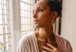 Alicia Keys torna a truccarsi: “È servito a conoscere me stessa”