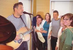 Francesco Gabbani si è esibito per il reparto di oncologia del NOA