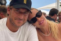 Totti posta la foto dell’esultanza ai Mondiali, dedica alla Blasi?