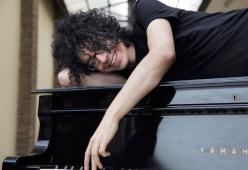 Giovanni Allevi, il ritorno in tour dopo il mieloma: ecco l'annuncio