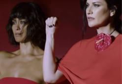 Laura Pausini mostrerà il Signal for Help nel suo tour: “Usatelo!”