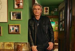 “La metà della mela”: nel suo nuovo pezzo Ligabue ci canta l’amore