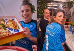 Emma Marrone festeggia a Napoli con pizza e maglia azzurra